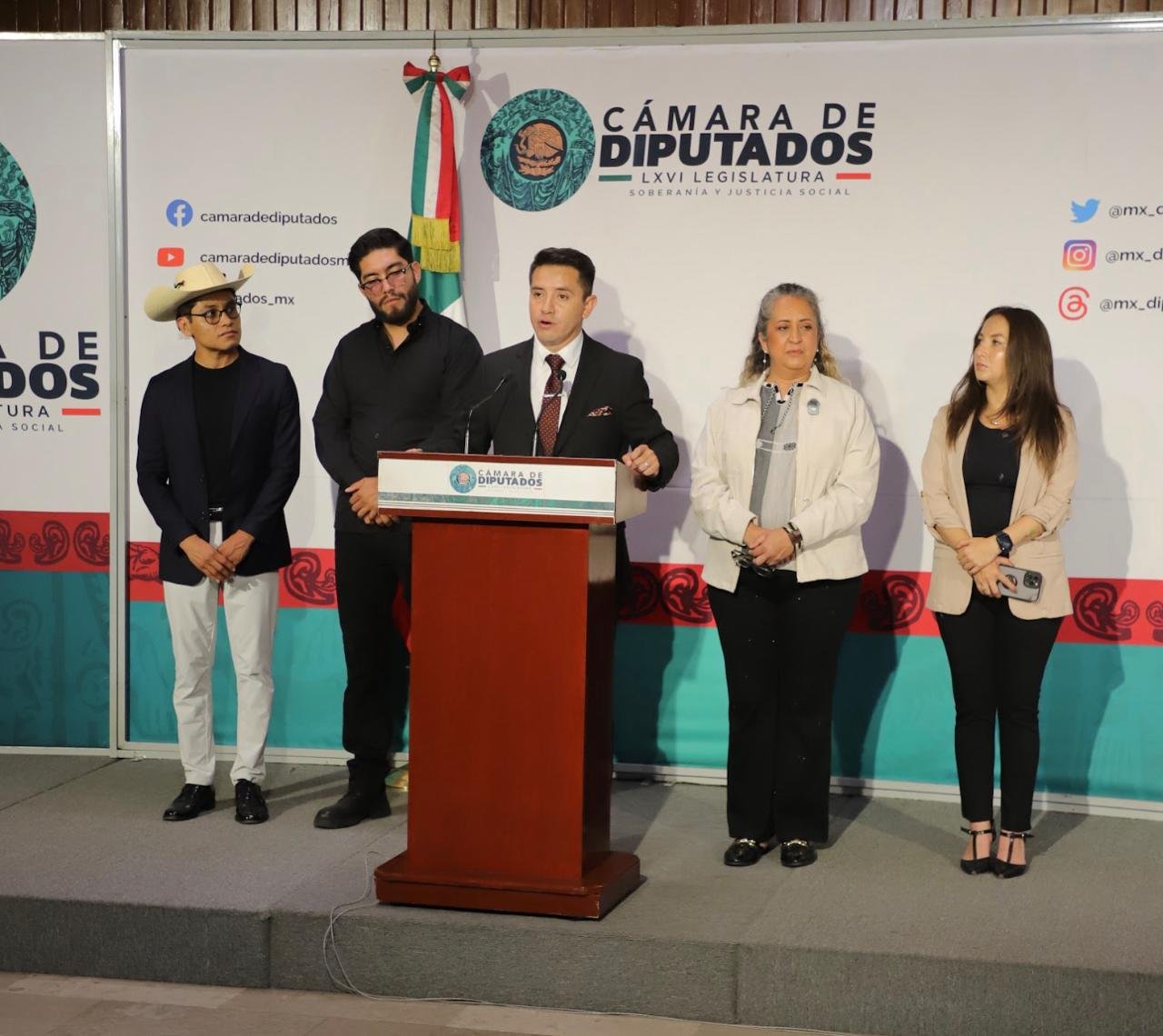 Más de 230 referentes digitales atienden el llamado de Pavel Martínez y Juan Rocha en un Parlamento Abierto orientado a regular y humanizar las redes.